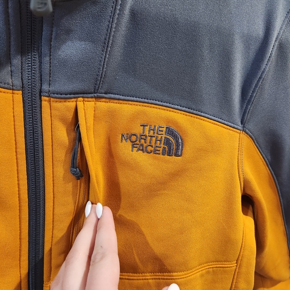 North Face Men's Grey&Yellow Fleece Zip-Up Jacket- Size Medium - Picture 6 of 11